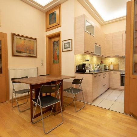 Acropolis Metro St.3 Bedrοοms 6 Persons Maisonette 아테네 외부 사진
