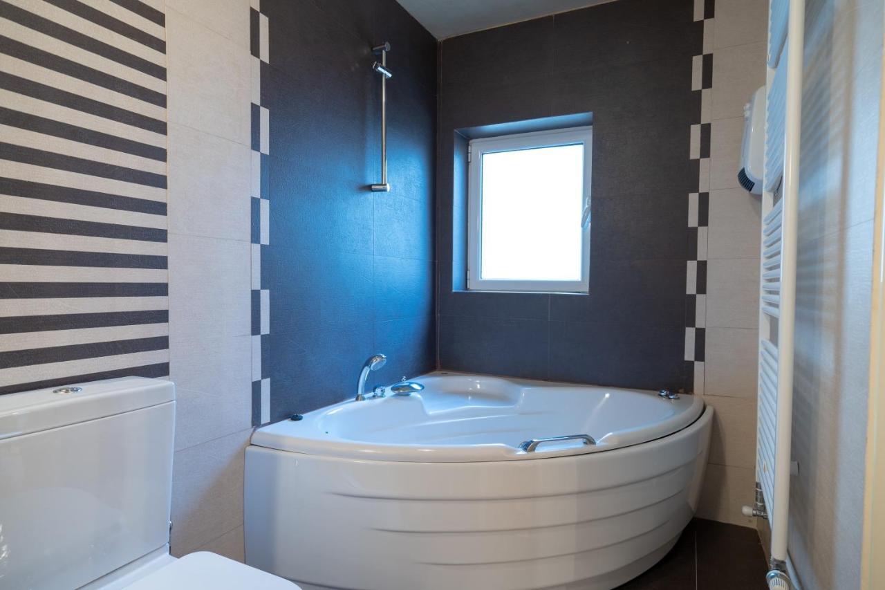 Acropolis Metro St.3 Bedrοοms 6 Persons Maisonette 아테네 외부 사진